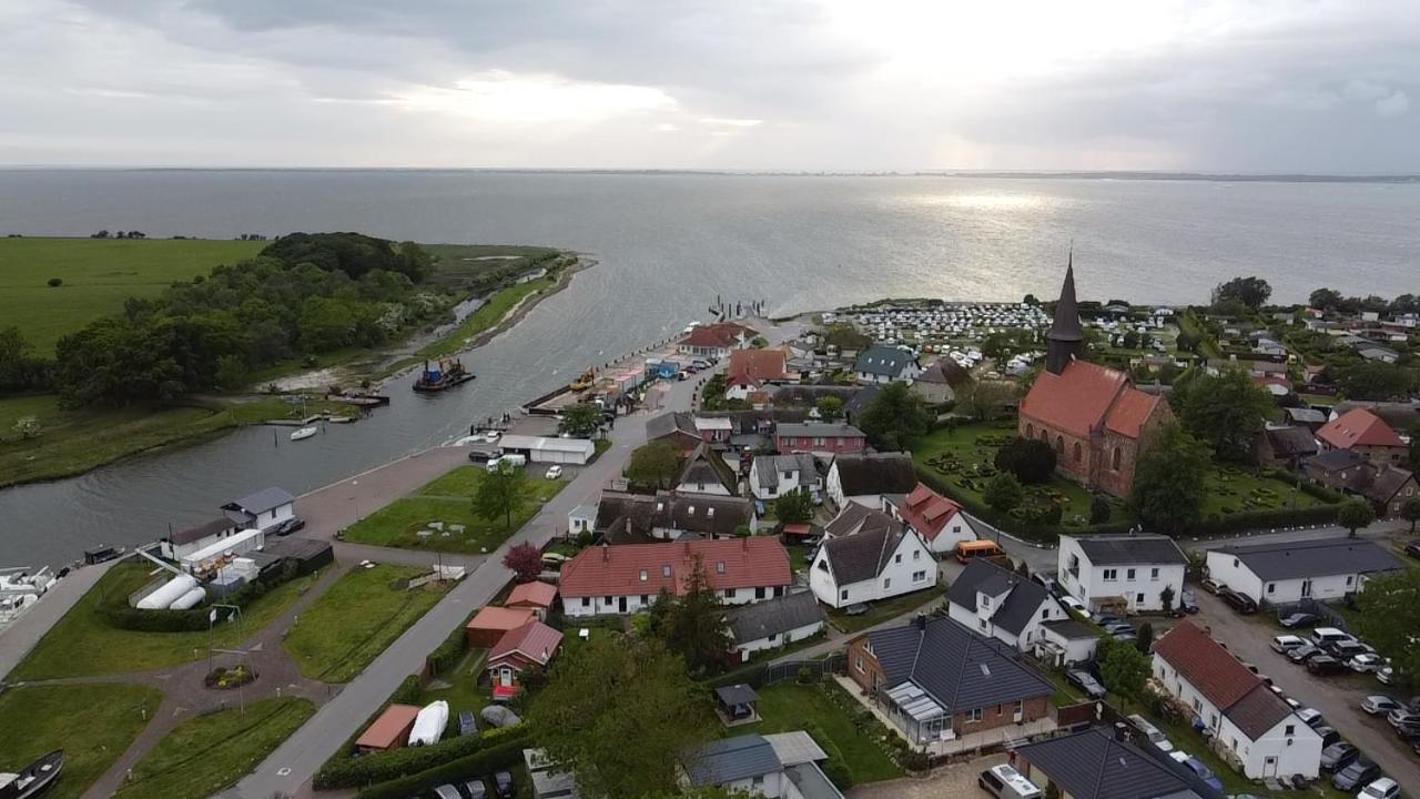 Ruegenferienhaus - Schaprode Hafen Exterior photo